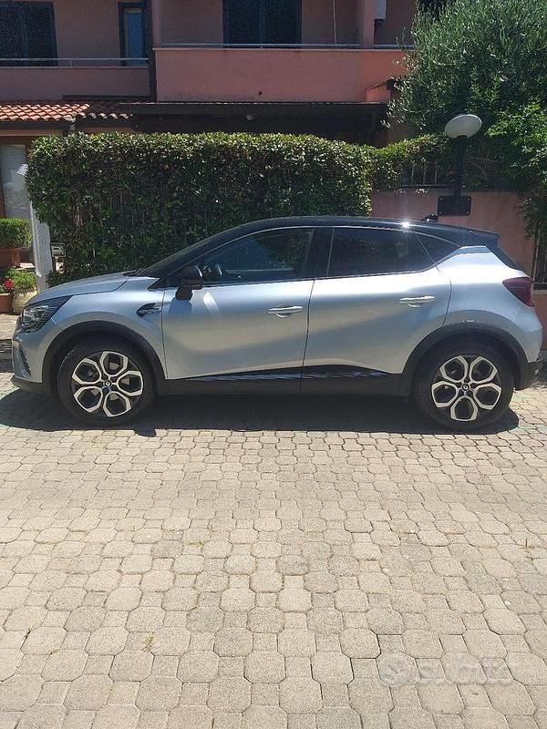 Usata Renault Captur 145 CV (106 kW) 2022 Grigio SUV