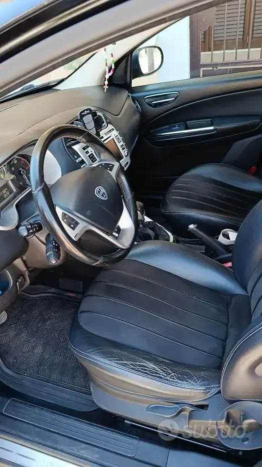 Usata Lancia Delta 120 CV (88 kW) 2013 Utilitaria