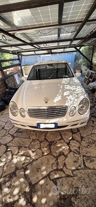 Usata Mercedes E220 150 CV (110 kW) 2006 Bianco Berlina