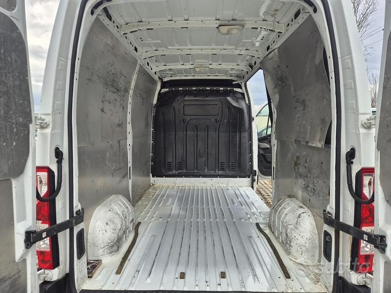 Usado Renault Master 125 CV (91 kW) 2015 Blanco Van