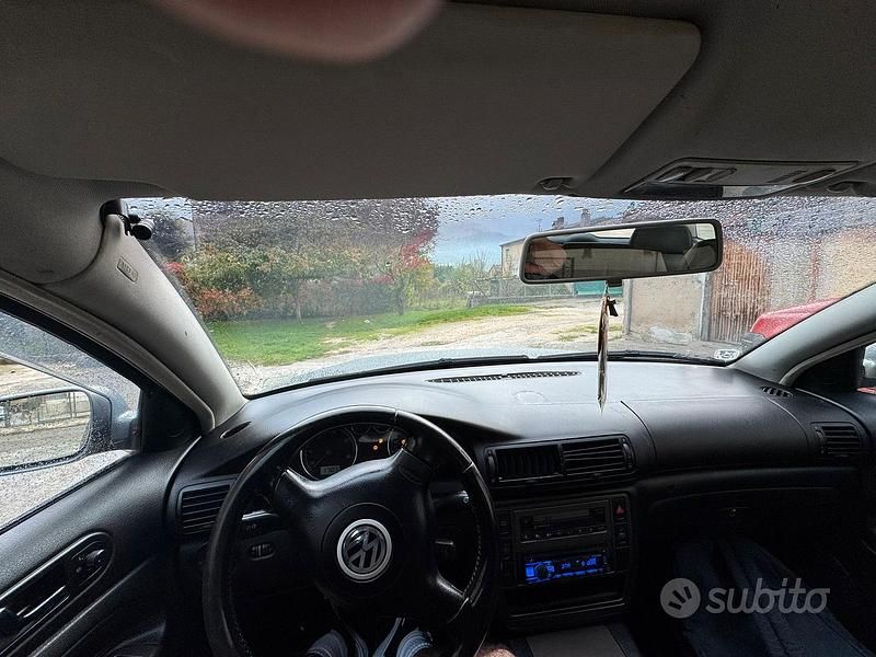 Grigio Usata 2004 VW Passat Station wagon | 850 € - Immagine 1/4