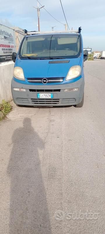 Usata Opel Vivaro 100 CV (73 kW) 2004 Monovolume