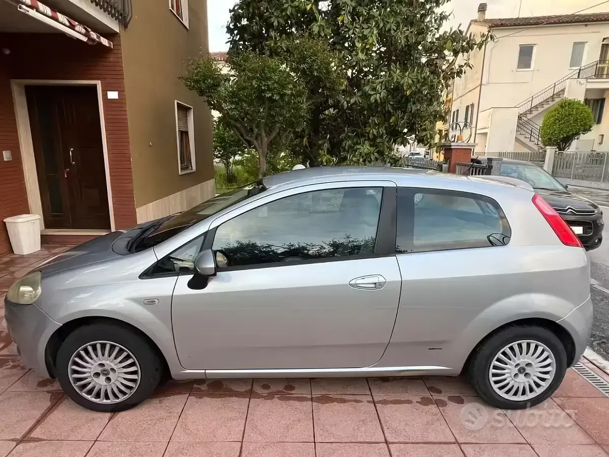 Usata Fiat Grande Punto 65 CV (47 kW) 2007 Grigio Utilitaria