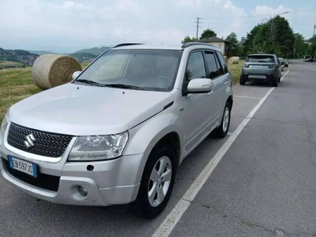 Usata Suzuki Grand Vitara 129 CV (94 kW) 2010 Argento SUV