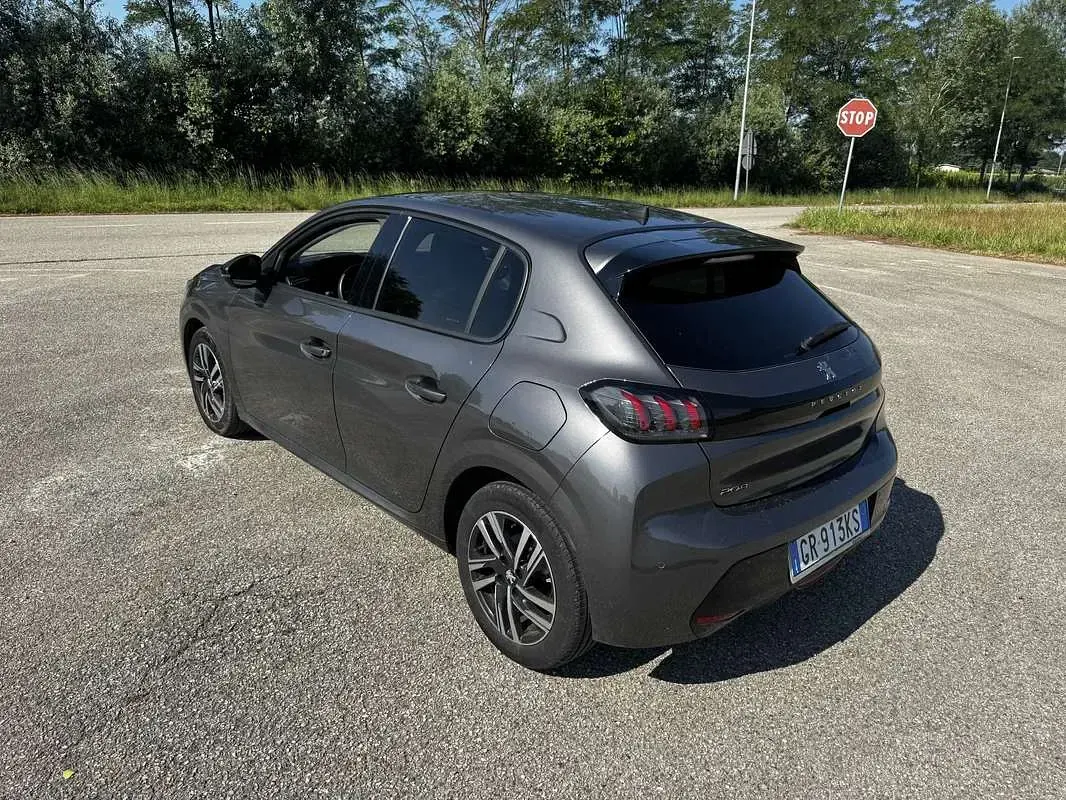 Usata Peugeot 208 Allure 101 CV (74 kW) 2023 Utilitaria
