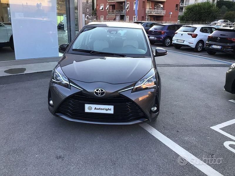 Usata Toyota Yaris Active 72 CV (52 kW) 2019 Grigio Berlina