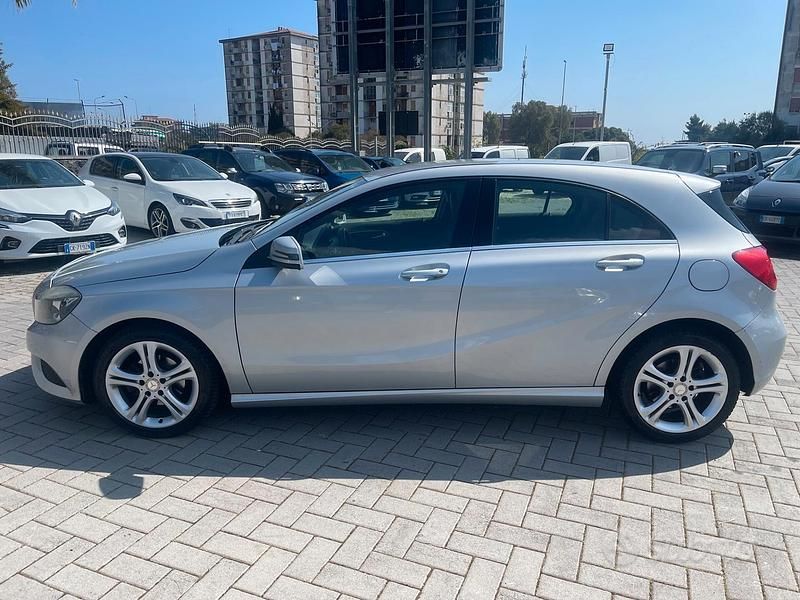 Usata Mercedes A180 Premium 108 CV (79 kW) 2014 Grigio Berlina