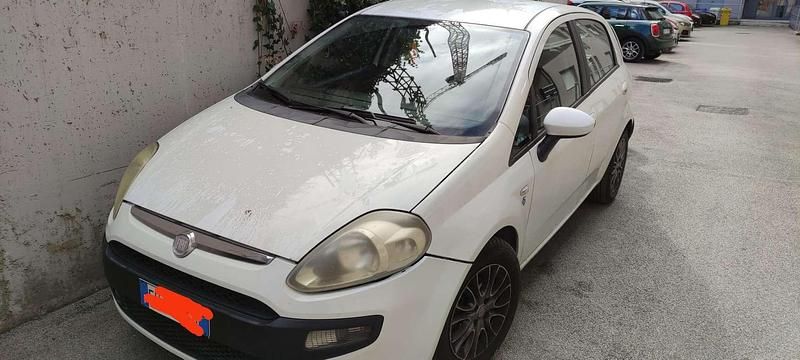Bianco Usata 2011 Fiat Punto Evo Dynamic Due volumi | 3000 € (Ottimo prezzo) - Immagine 1/4