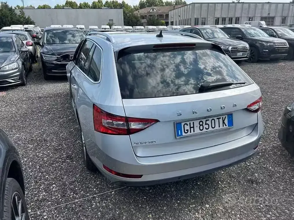 Usata Skoda Superb 150 CV (110 kW) 2022 Grigio Station wagon
