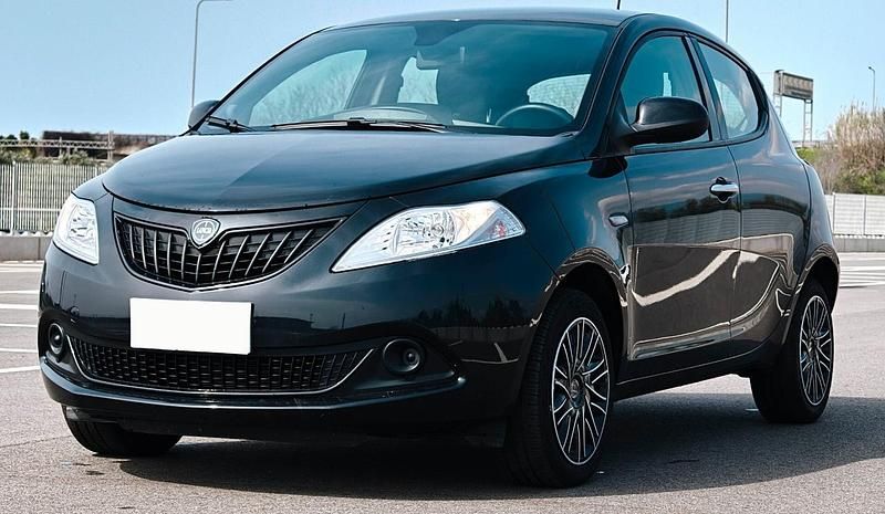 Usata Lancia Ypsilon S 69 CV (50 kW) 2024 Nero Utilitaria