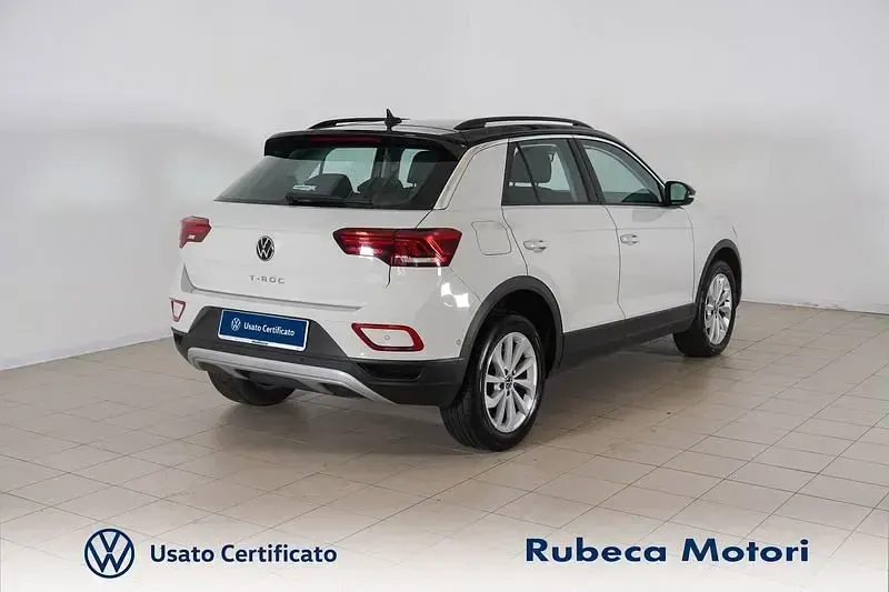 Usata VW T-Roc Life 110 CV (80 kW) 2023 Nero SUV