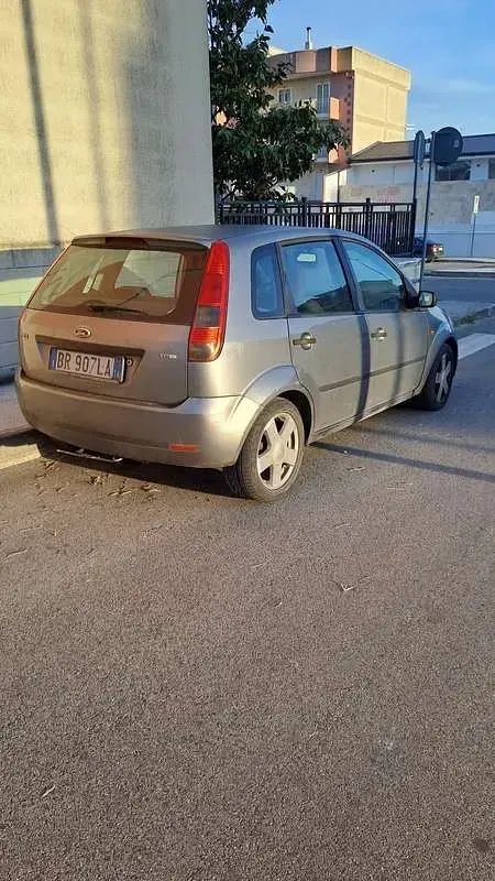 Usata Ford Fiesta Zetec 68 CV (50 kW) 2007 Utilitaria