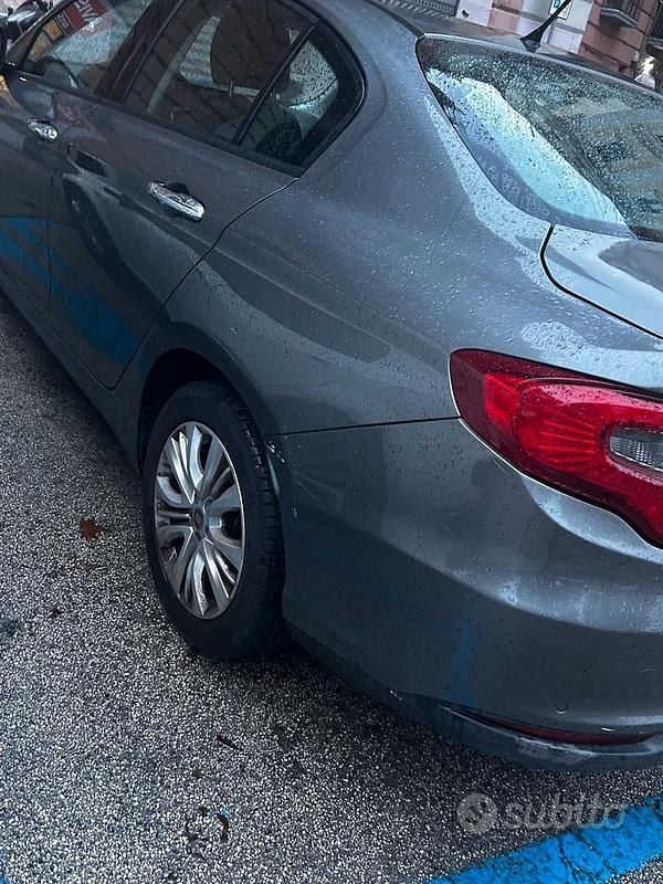 Usata Fiat Tipo Opening Edition 120 CV (88 kW) 2016 Grigio Berlina