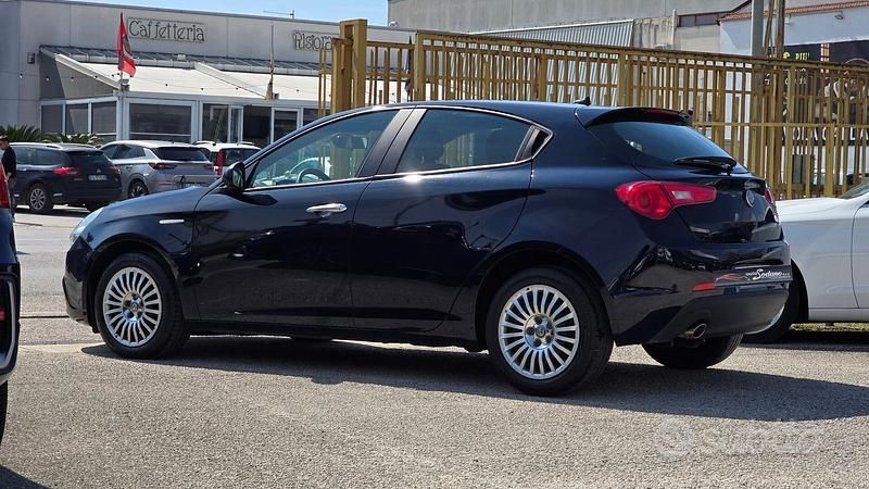 Usata Alfa Romeo Giulietta Business 120 CV (88 kW) 2018 Blu Utilitaria
