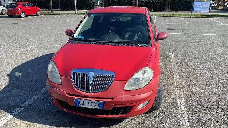 Rosso Usata 2005 Lancia Ypsilon Due volumi | 1300 € (Ottimo prezzo) - Immagine 1/4