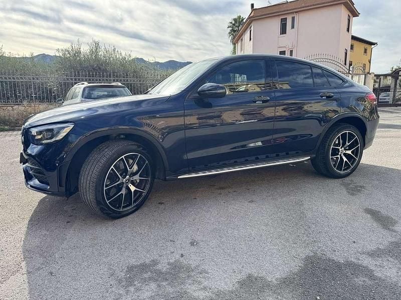 Usata Mercedes GLC300 Premium Plus 245 CV (180 kW) 2020 Blu/azzurro Coupé