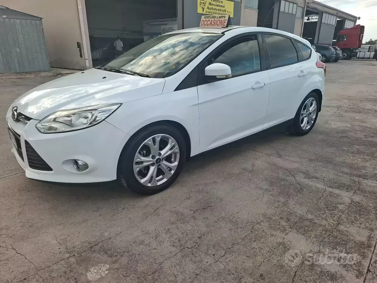 Usata Ford Focus Titanium 116 CV (85 kW) 2011 Bianco Berlina