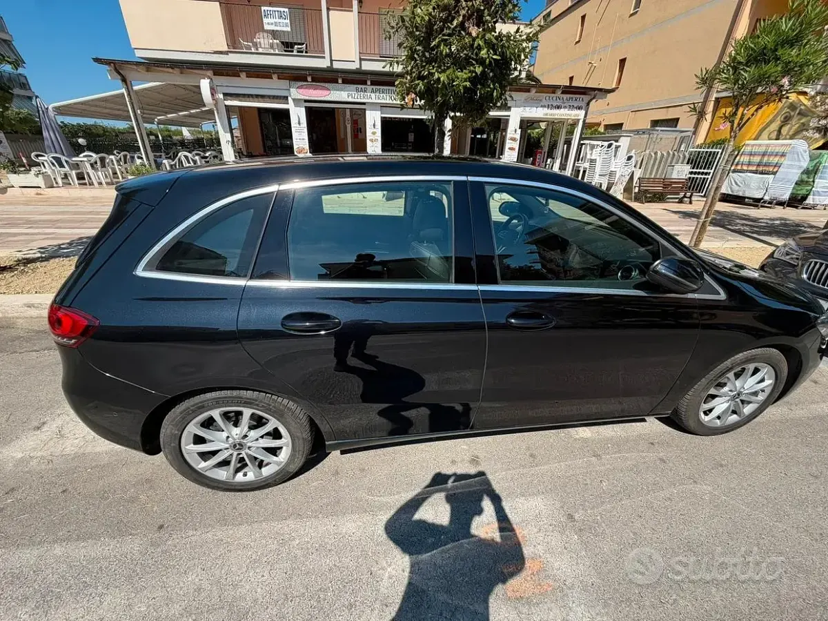 Usata Mercedes B180 136 CV (100 kW) 2019 Nero Utilitaria