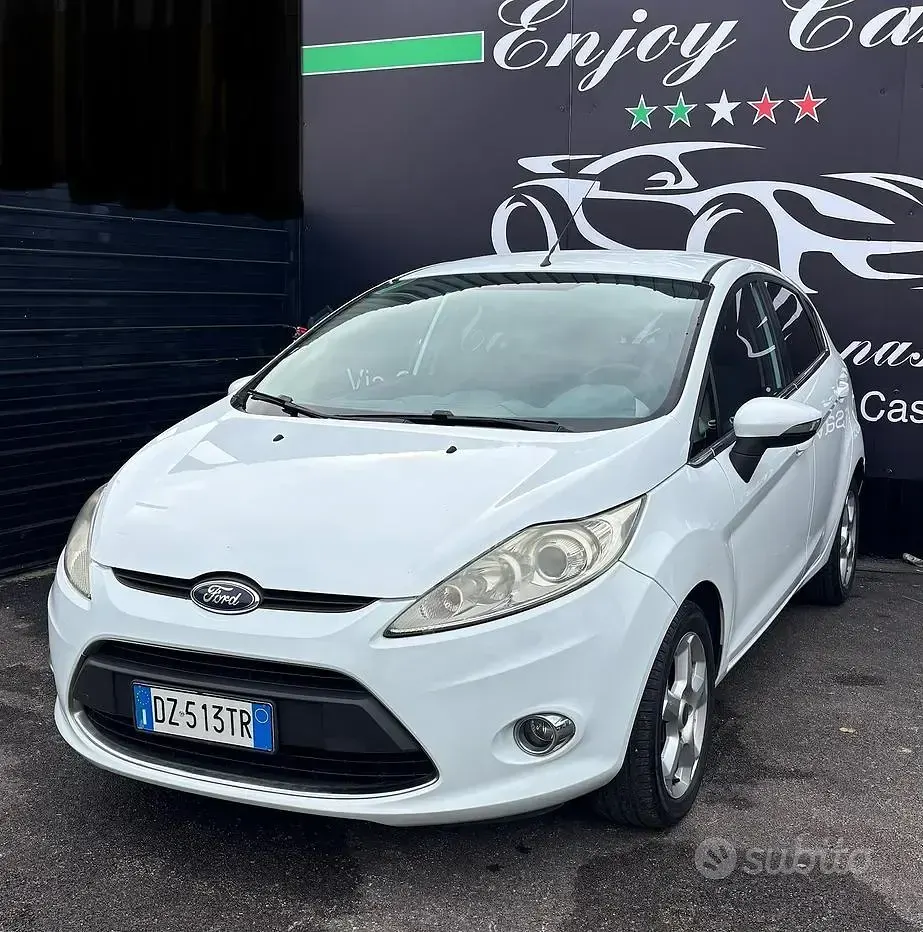 Usata Ford Fiesta Titanium 68 CV (50 kW) 2010 Bianco Berlina