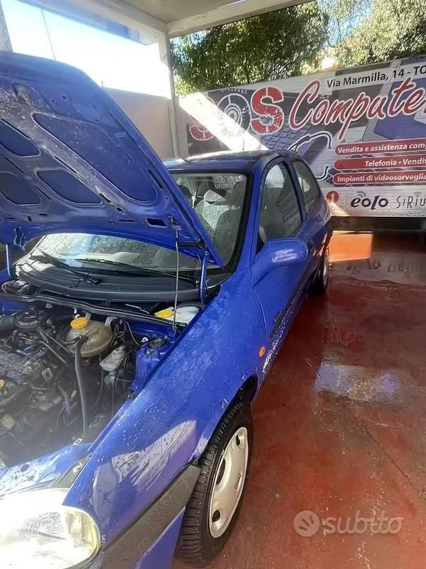 Usado Opel Corsa 54 HP (39 kW) 1999 Azul Sedan