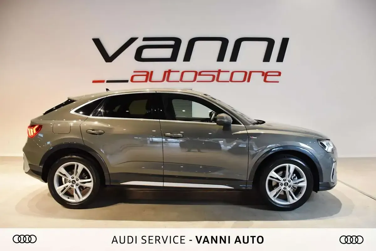 Usata Audi Q3 Sportback 150 CV (110 kW) 2025 Grigio SUV