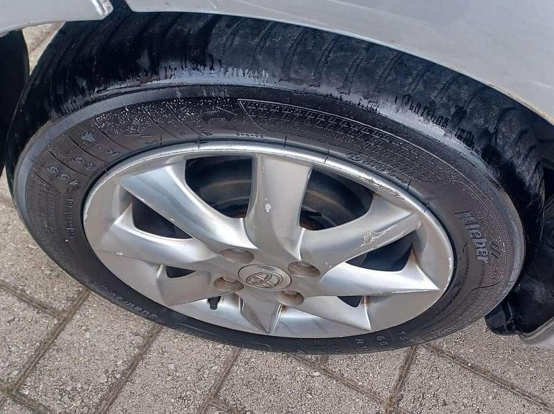 Usata Toyota Aygo Connect Style 68 CV (50 kW) 2011 Argento Utilitaria