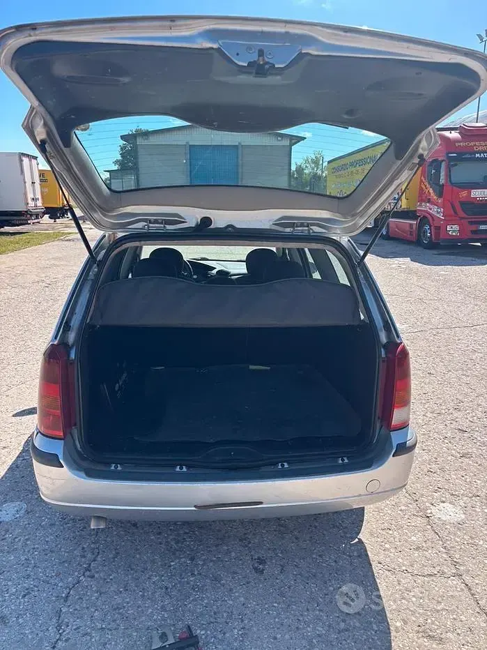 Usata Ford Focus 100 CV (73 kW) 2004 Grigio Station wagon