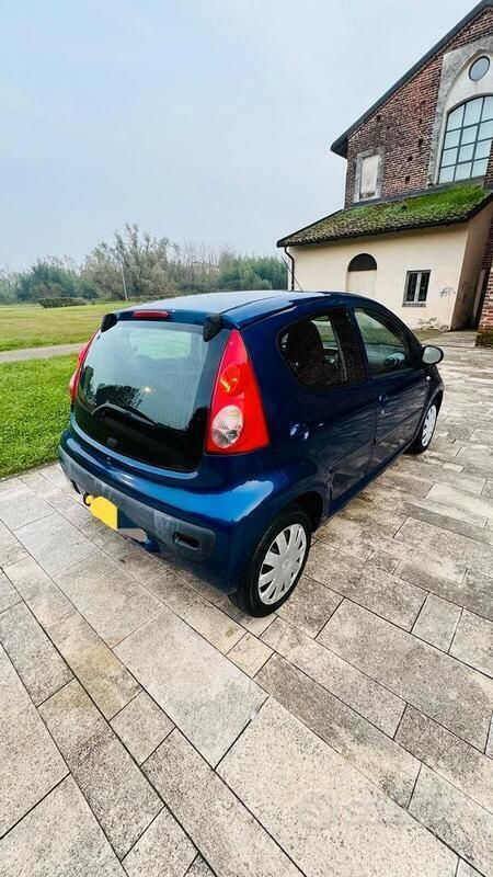 Usata Peugeot 107 68 CV (50 kW) 2006 Blu Utilitaria