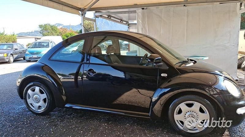 Usata VW New Beetle 90 CV (66 kW) 2000 Nero Utilitaria