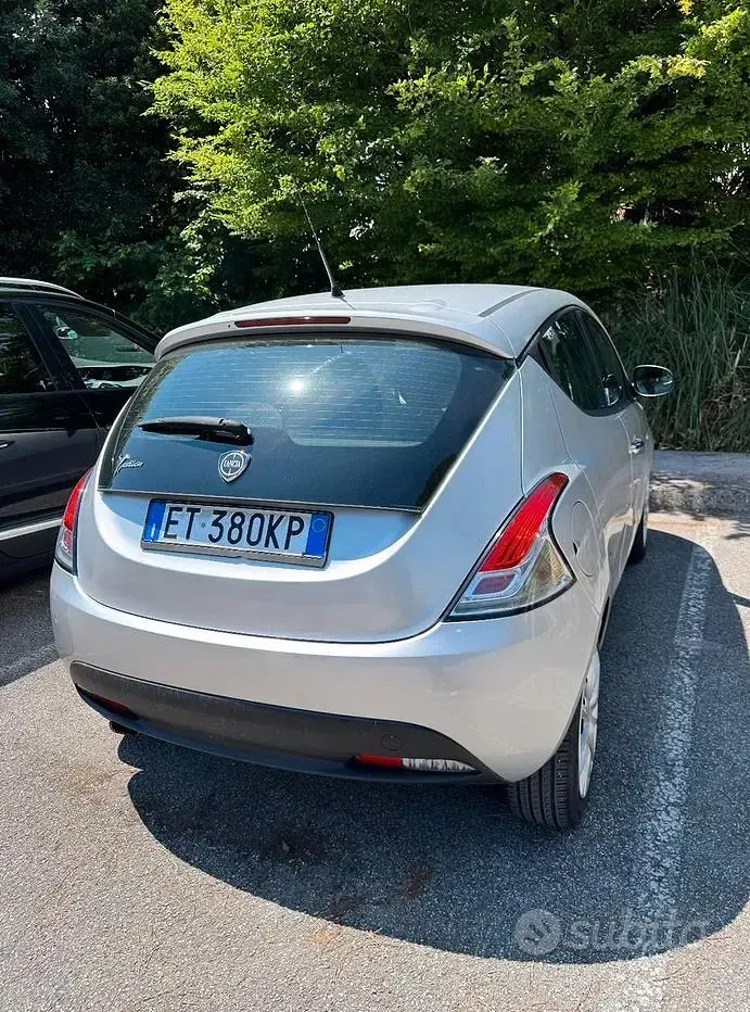 Usata Lancia Ypsilon Silver 69 CV (50 kW) 2013 Grigio Utilitaria