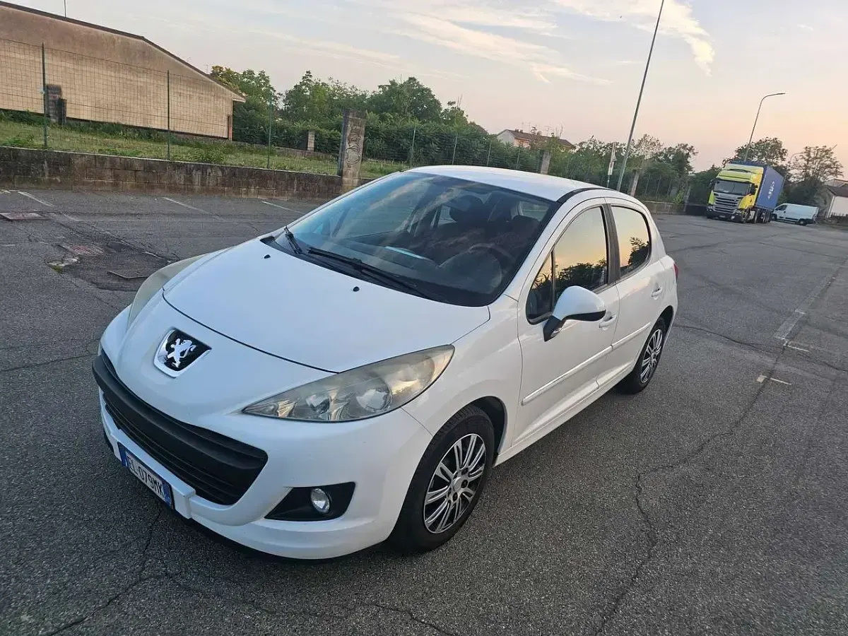 Usata Peugeot 207 73 CV (53 kW) 2012 Bianco Berlina