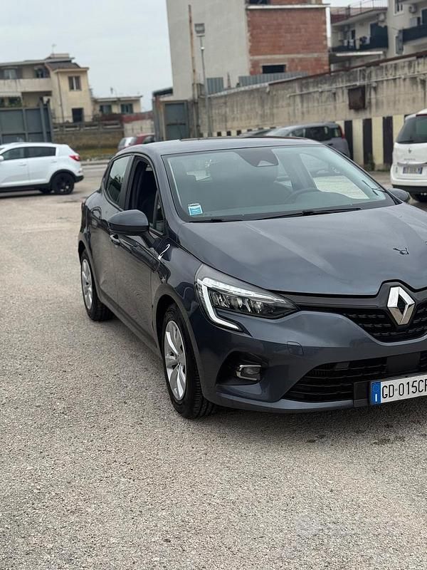 Usata Renault Clio V Intens 101 CV (74 kW) 2021 Grigio Berlina