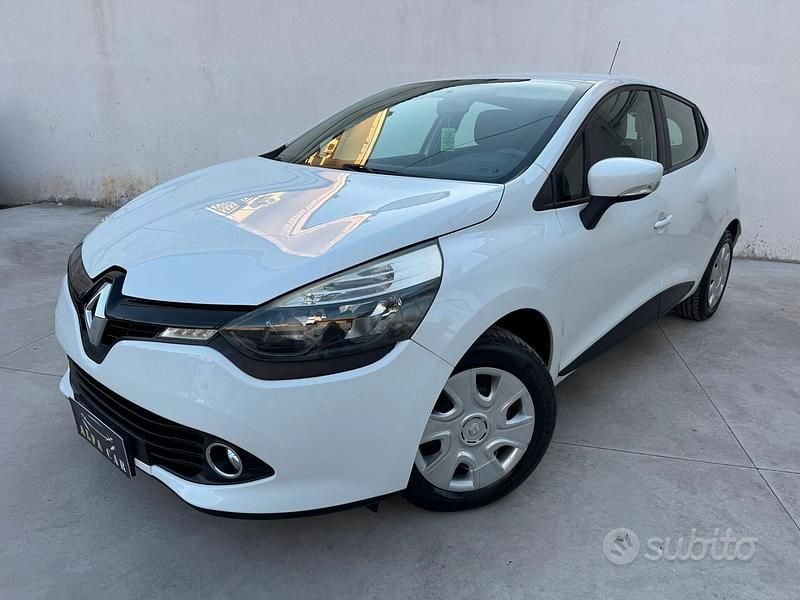 Bianco Usata 2014 Renault Clio IV Tre volumi | 5490 € (Ottimo prezzo) - Immagine 1/4