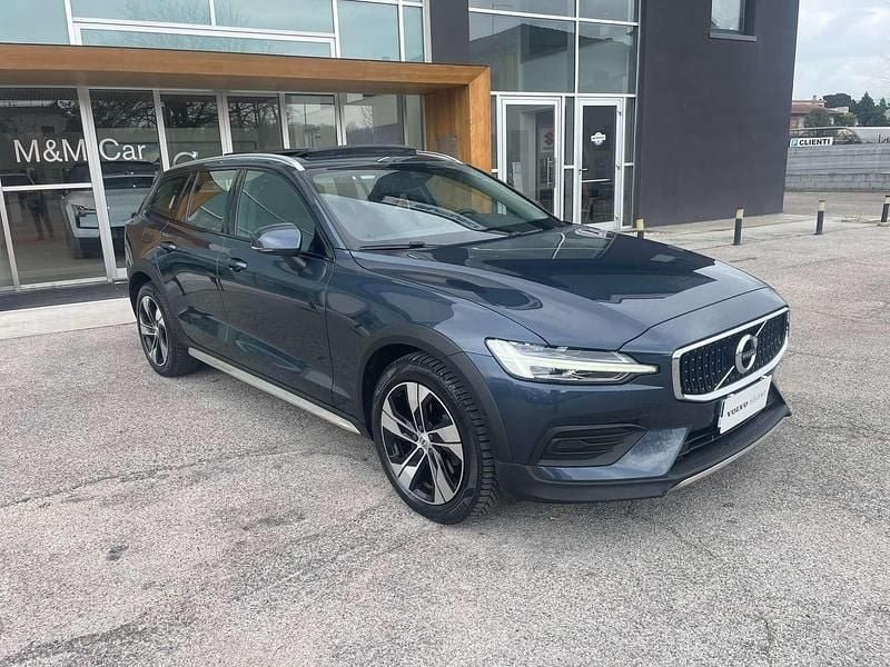 Usata Volvo V60 CC Business Edition 197 CV (144 kW) 2022 Blu/azzurro Station wagon