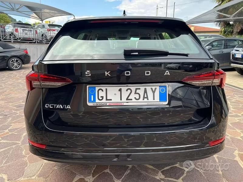 Usata Skoda Octavia Executive 116 CV (85 kW) 2022 Nero Station wagon
