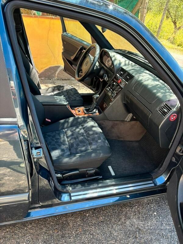 Usata Mercedes C180 Classic 122 CV (89 kW) 1997 Blu/azzurro Berlina