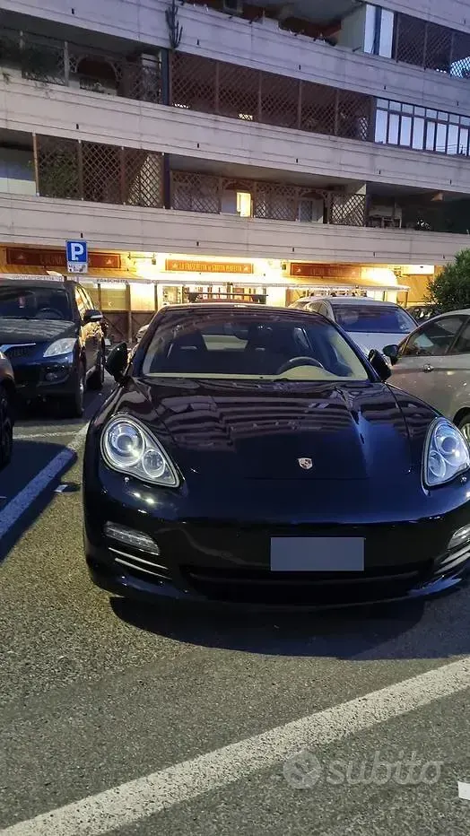 Usata Porsche Panamera 250 CV (183 kW) 2012 Nero Utilitaria