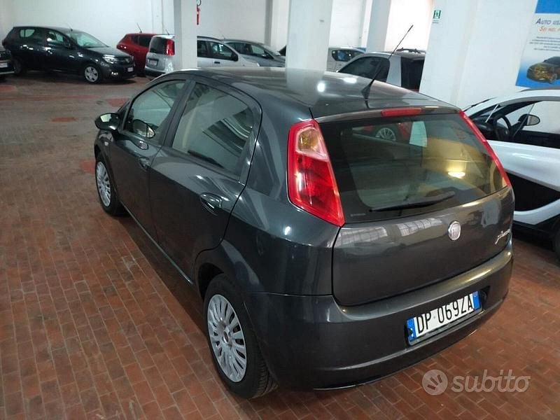 Usata Fiat Grande Punto Active 77 CV (56 kW) 2008 Nero Utilitaria