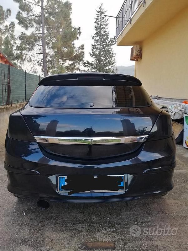 Nero Usata 2007 Opel Astra Coupé | 3000 € - Immagine 1/4