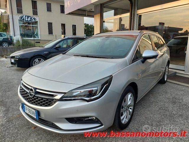 Argento metallizzato Usata 2018 Opel Astra Business Station wagon | 12.400 € (Molto cara) - Immagine 1/4