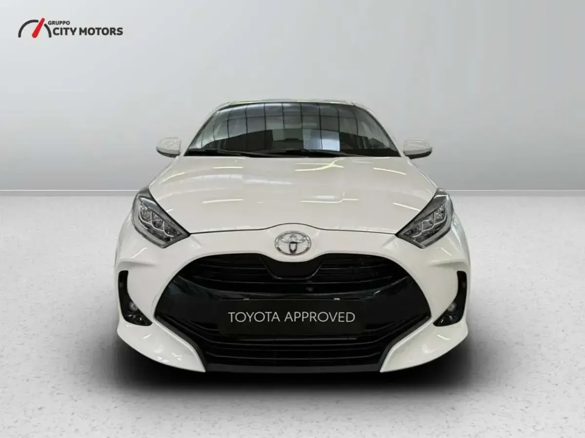 Usata Toyota Yaris Hybrid Trend 116 CV (85 kW) 2024 Bianco Berlina