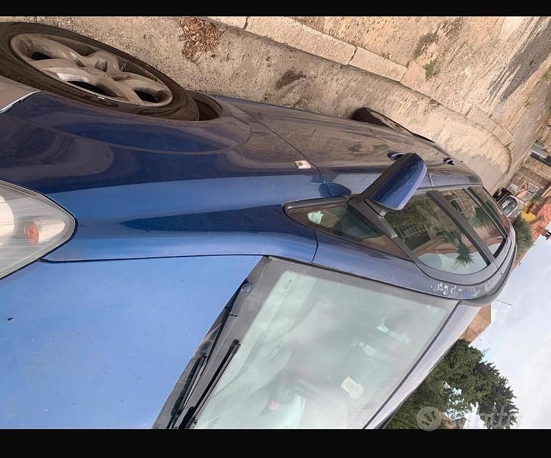 Usata Opel Zafira 150 CV (110 kW) 2005 Blu Monovolume