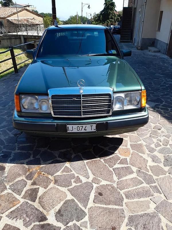 Usata Mercedes E200 1991 Verde Berlina
