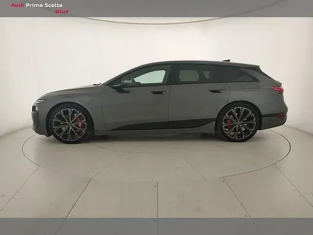 Usata Audi A6 e-tron Edition .1 369 kW (503 CV) 2025 Grigio daytona perla Station wagon