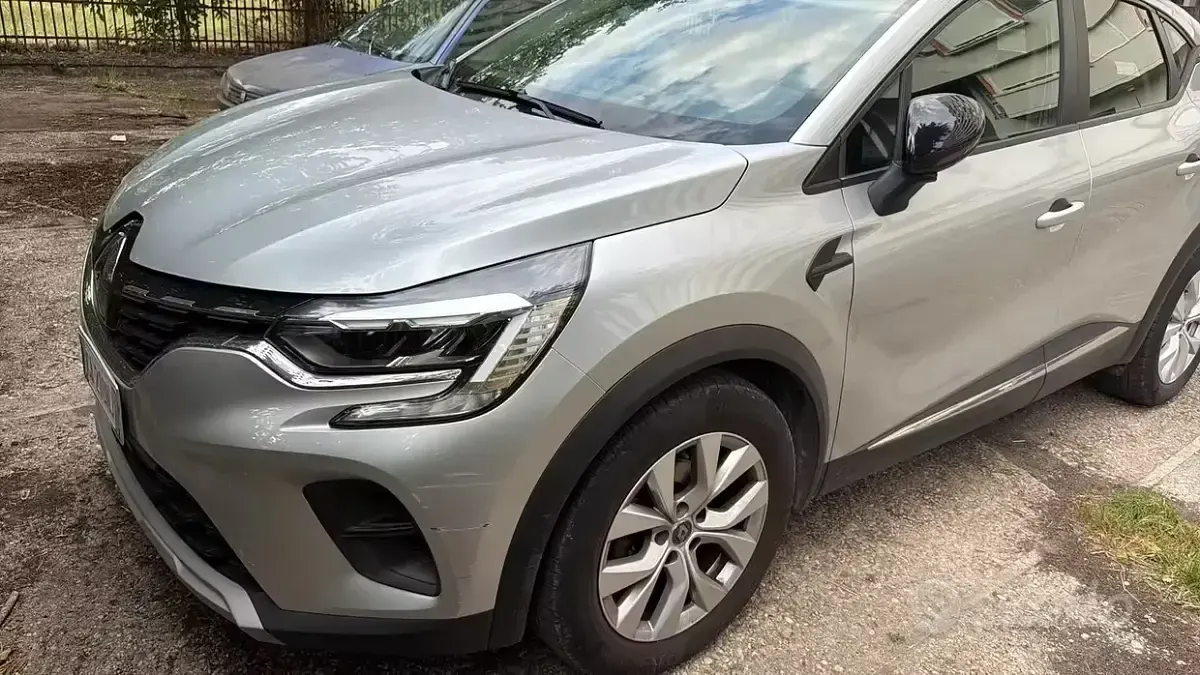 Usata Renault Captur 101 CV (74 kW) 2020 Grigio SUV