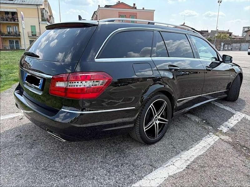 Usata Mercedes E220 Avantgarde 170 CV (125 kW) 2012 Nero Station wagon