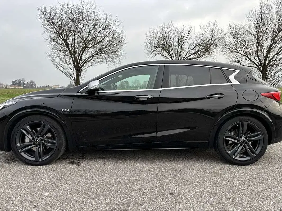 Usata Infiniti Q30 Sport Tech 170 CV (125 kW) 2017 Nero Berlina