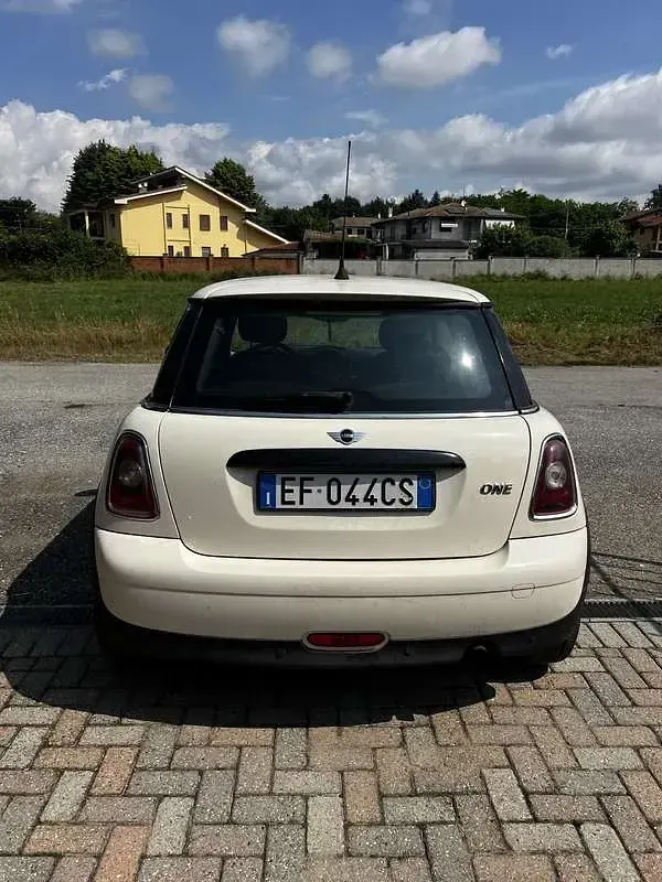 Usata Mini ONE 75 CV (55 kW) 2010 Utilitaria