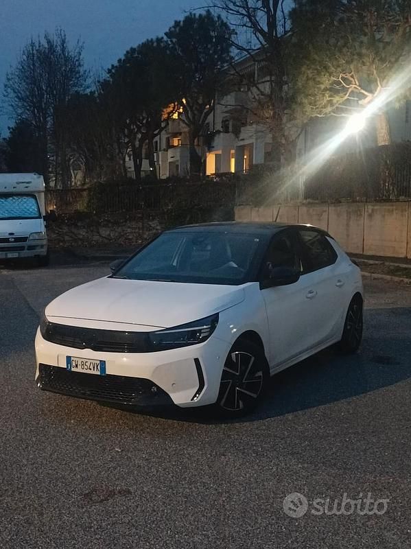Usata Opel Corsa 75 CV (55 kW) 2024 Bianco Berlina