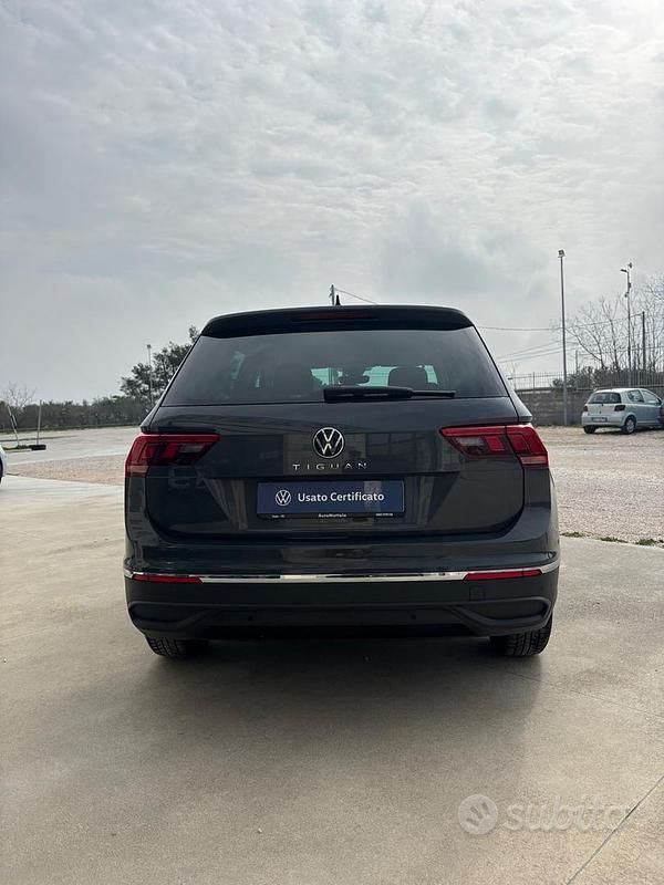Usata VW Tiguan Life 122 CV (89 kW) 2022 Grigio SUV